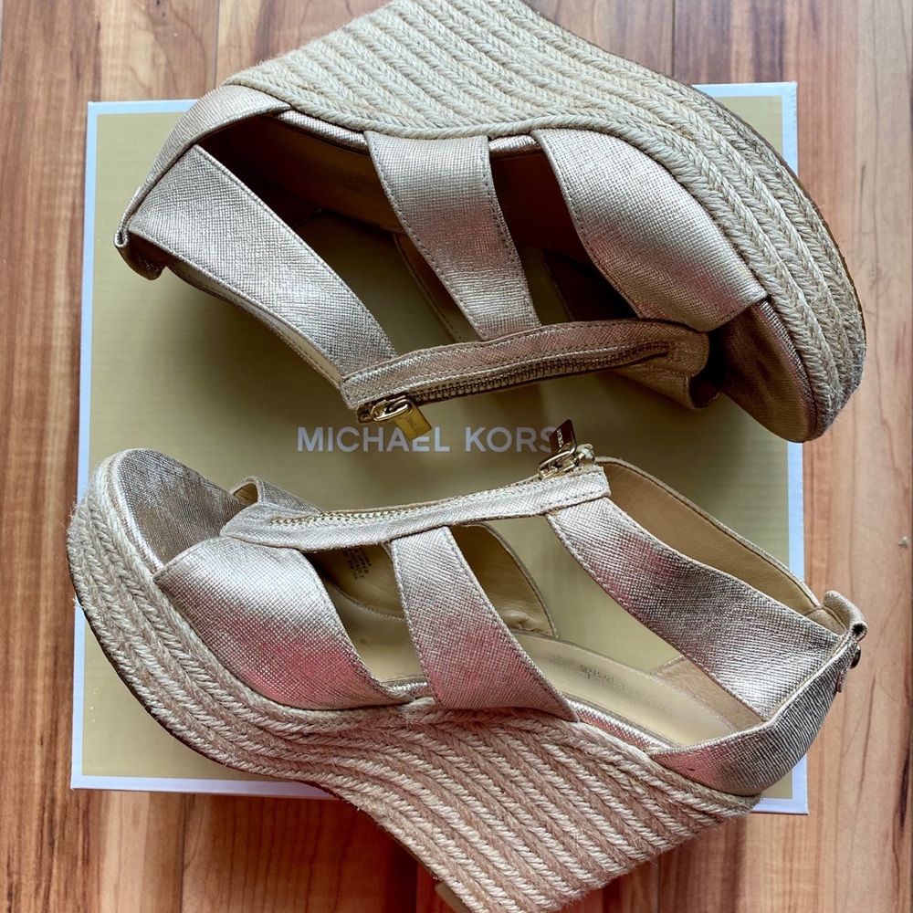 Gold Michael Kors wedge shoes - Picture 3 of 3